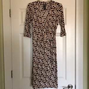 Medium sleeve size 6 knee-high wrap dress